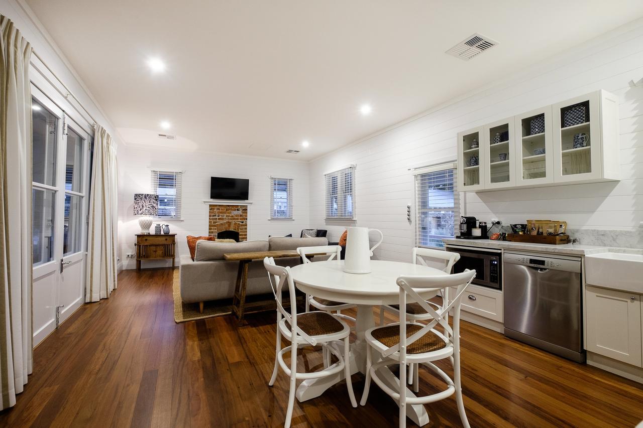 Hotel Goonoo Goonoo Station Tamworth Exteriér fotografie The kitchen and living room of a typical apartment